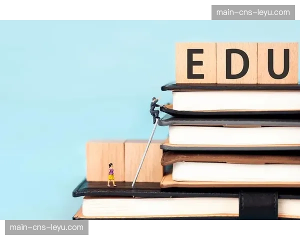 深度复盘:里尔战术变革,从防守反击到高位压迫的阵痛与成效 深度复盘:里尔战术变革,从防守反击到高位压迫的阵痛与成效