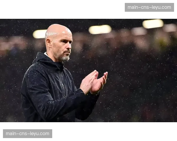 半场战报：曼联0-1布莱顿，滕哈赫变阵三中卫未能限制对手边路突击