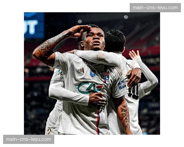 战术板：面对萨勒尼塔纳的密集防守，拉齐奥将如何利用横向转移寻找空当